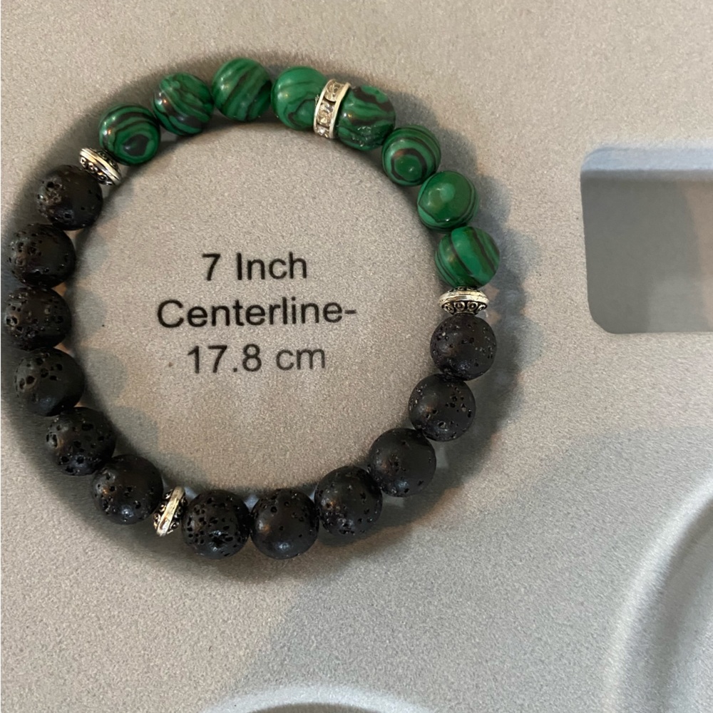 8mm Natural Stone Green and Black beaded bracelet size 7 inches - Picture 2 of 2